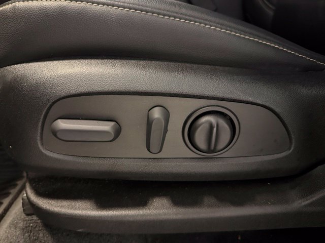 Used 2023 Chevrolet Traverse LT w/ LT Premium Package AWD/4WD image 17