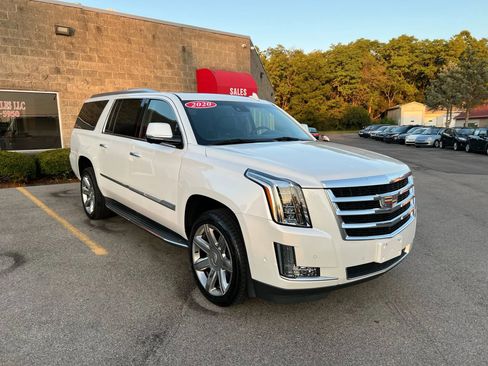 Used 2020 Cadillac Escalade ESV Luxury image 3