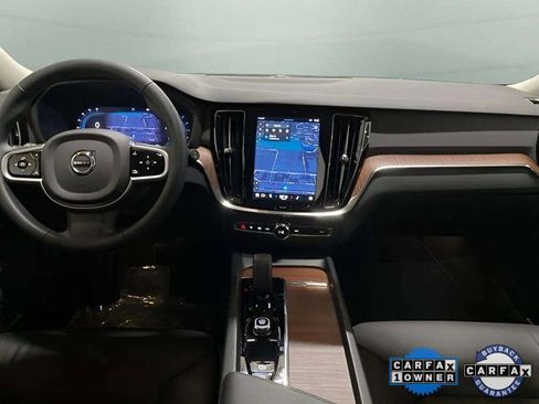 Used 2025 Volvo V60 B5 Cross Country Plus image 12