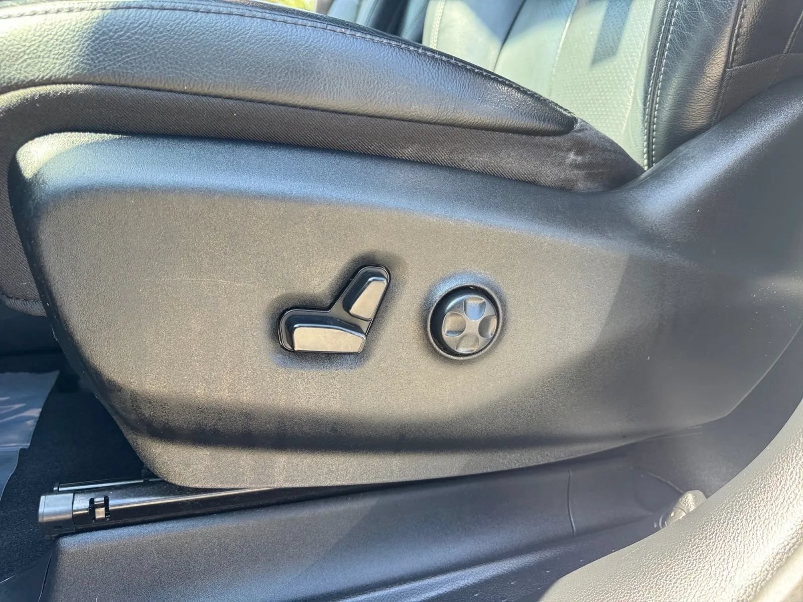 Used 2020 Chrysler Pacifica Touring-L w/ Advanced Safetytec Group FWD image 24