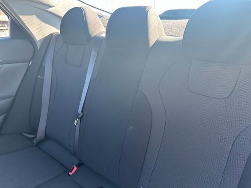 Used 2025 Hyundai Elantra SE image 25