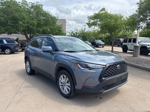 Certified 2024 Toyota Corolla Cross LE w/ Moonroof Package image 3