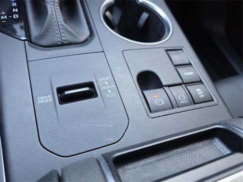 Used 2023 Toyota Highlander XLE image 26