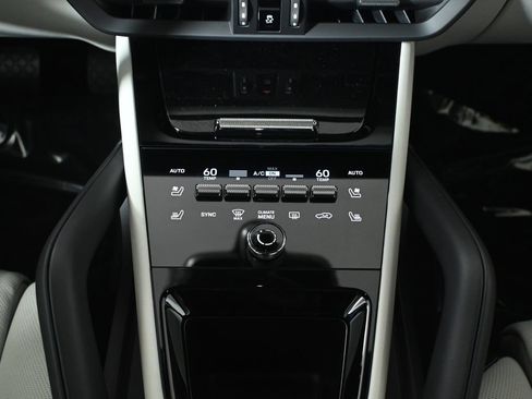 Used 2026 Porsche Cayenne E-Hybrid AWD/4WD image 24