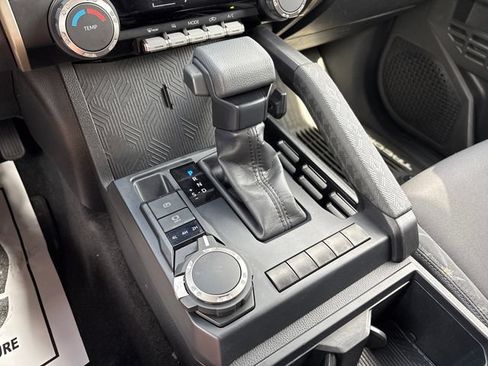 Used 2024 Toyota Tacoma SR AWD/4WD image 17
