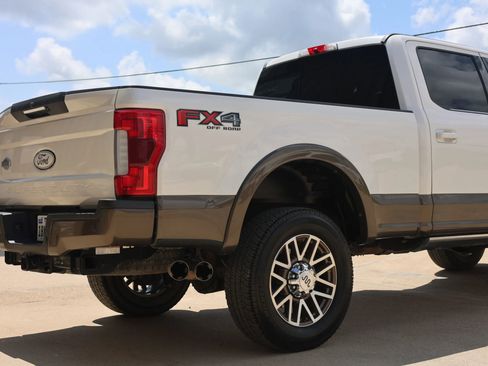 Used 2017 Ford F250 King Ranch w/ King Ranch Ultimate Package AWD/4WD image 4