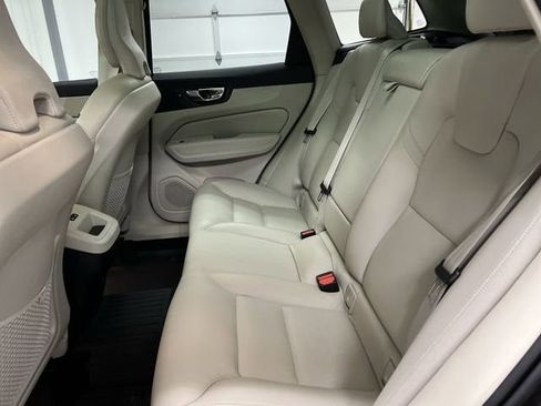 Used 2022 Volvo XC60 B5 Momentum w/ Advanced Package image 26