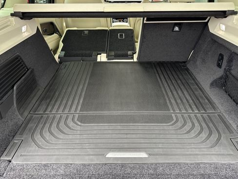 Used 2023 Land Rover Range Rover SE image 16