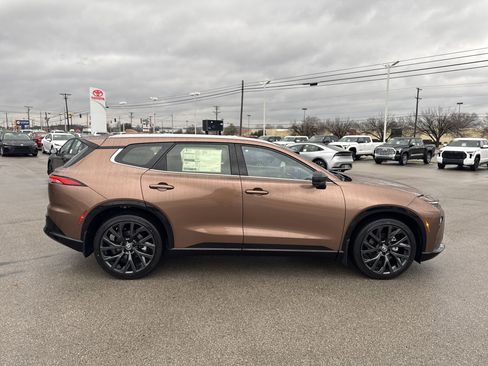 New 2025 Toyota Crown Signia Limited image 2