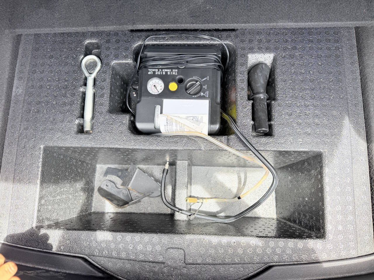 Used 2017 Acura TLX FWD image 9