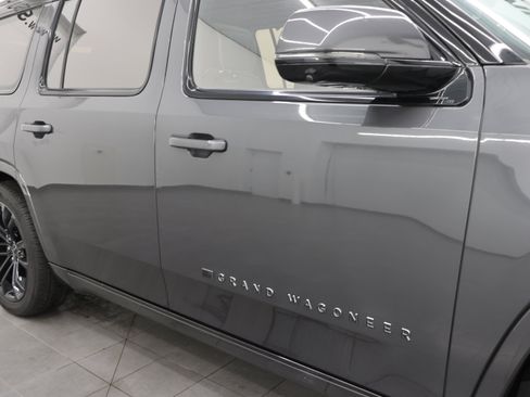Used 2022 Jeep Grand Wagoneer Series II AWD/4WD image 24