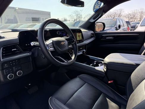 Certified 2025 Chevrolet Suburban Premier image 13