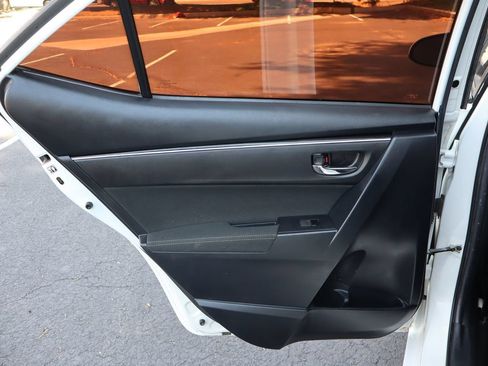 Used 2018 Toyota Corolla LE FWD image 24
