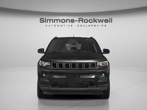 Used 2023 Jeep Compass Limited image 7