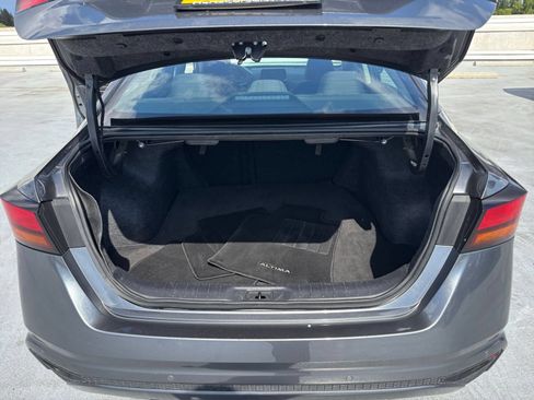 Used 2025 Nissan Altima 2.5 SV FWD image 30