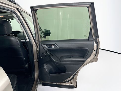 Used 2016 Subaru Forester 2.5i Touring w/ Eyesight & Navigation System image 31