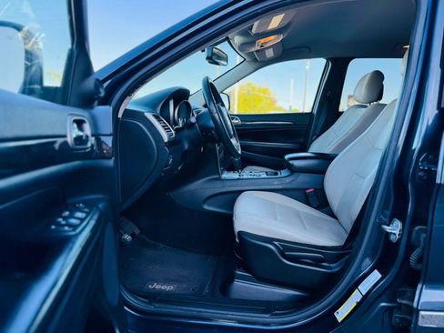 Used 2013 Jeep Grand Cherokee Laredo RWD image 9