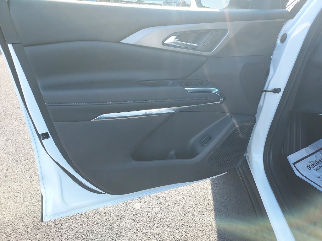 New 2027 Chevrolet Traverse LT FWD image 12