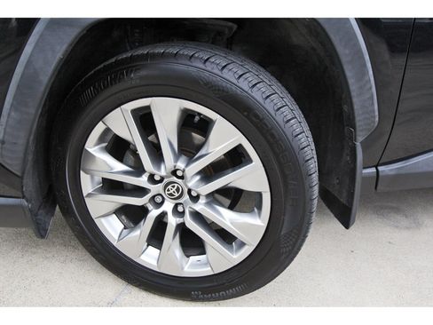 Used 2021 Toyota RAV4 XLE Premium FWD image 27