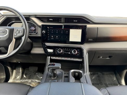Used 2024 GMC Sierra 1500 Denali AWD/4WD image 17