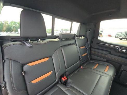 Used 2023 GMC Sierra 1500 AT4 w/ AT4 Premium Package AWD/4WD image 15
