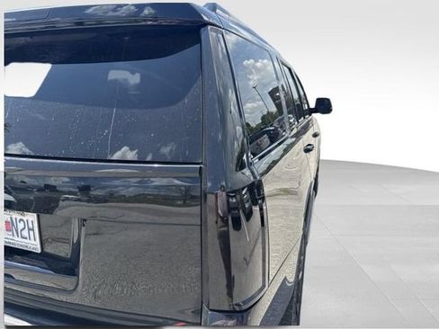 Used 2019 Cadillac Escalade Luxury w/ Escalade Sport Edition AWD/4WD image 21