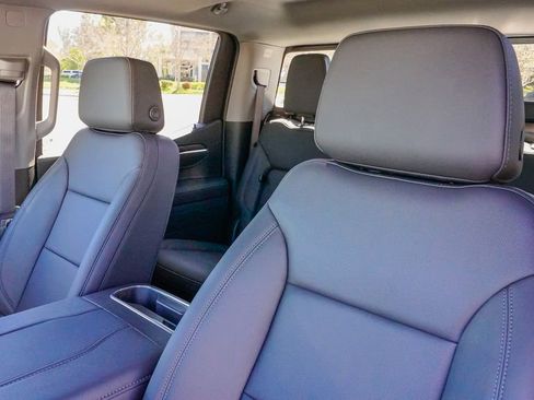 New 2026 GMC Sierra 1500 SLT image 15