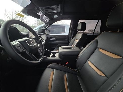 Used 2024 GMC Yukon AT4 w/ Technology Package image 9