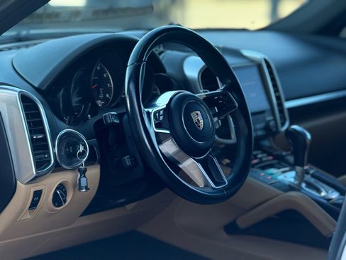 Used 2017 Porsche Cayenne image 8