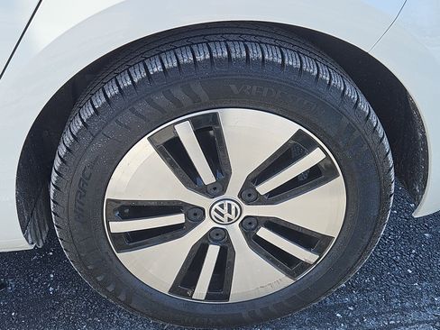 Used 2017 Volkswagen e-Golf SEL Premium image 26