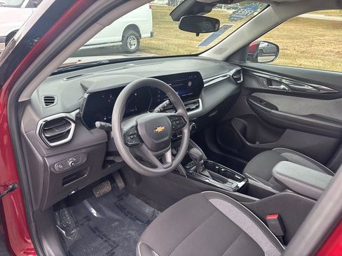 Used 2025 Chevrolet TrailBlazer LT image 16