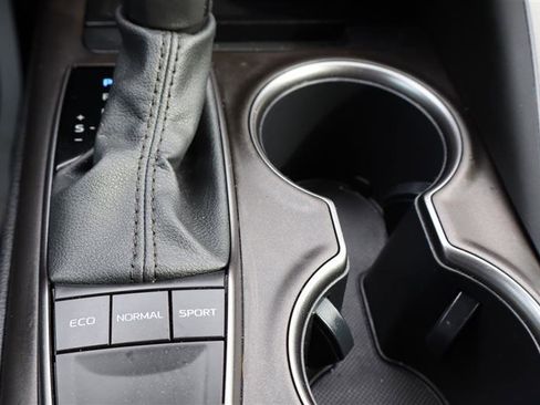 Used 2024 Toyota Camry SE image 23