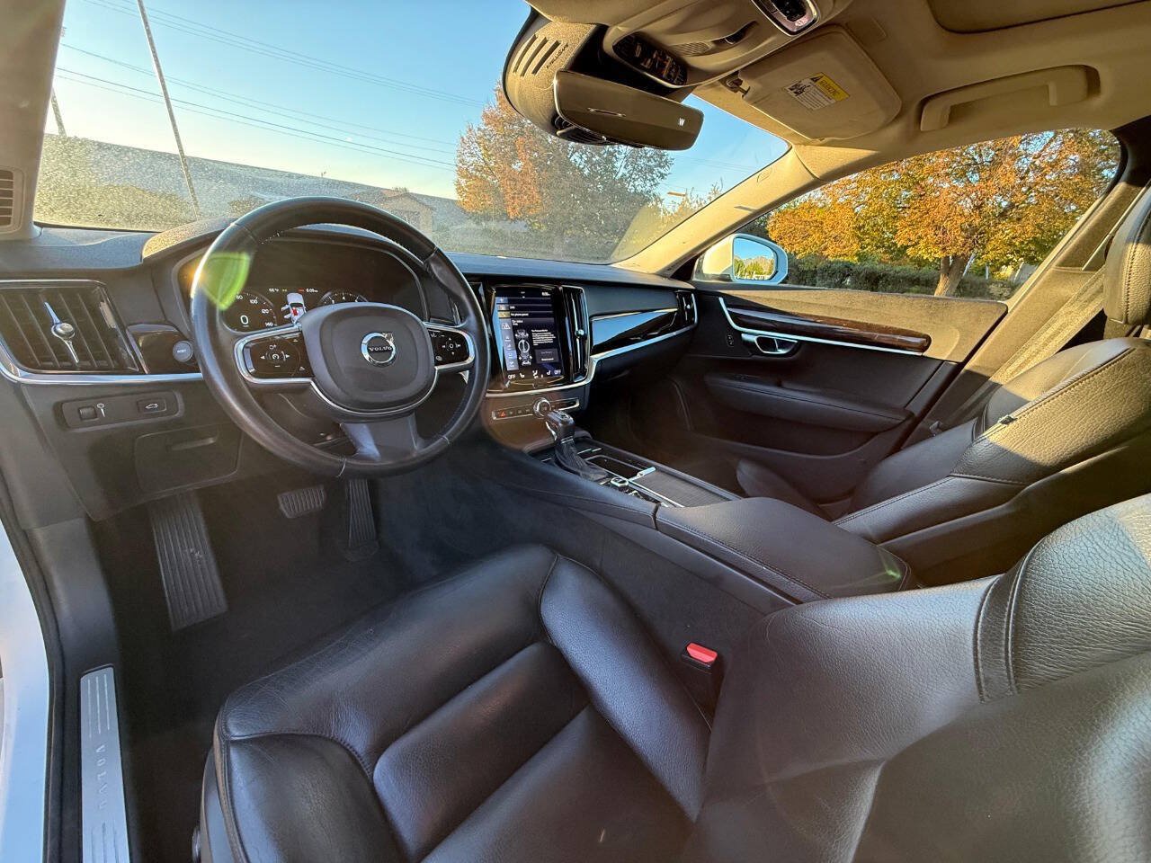 Used 2017 Volvo S90 T5 Momentum w/ Convenience Package FWD image 9