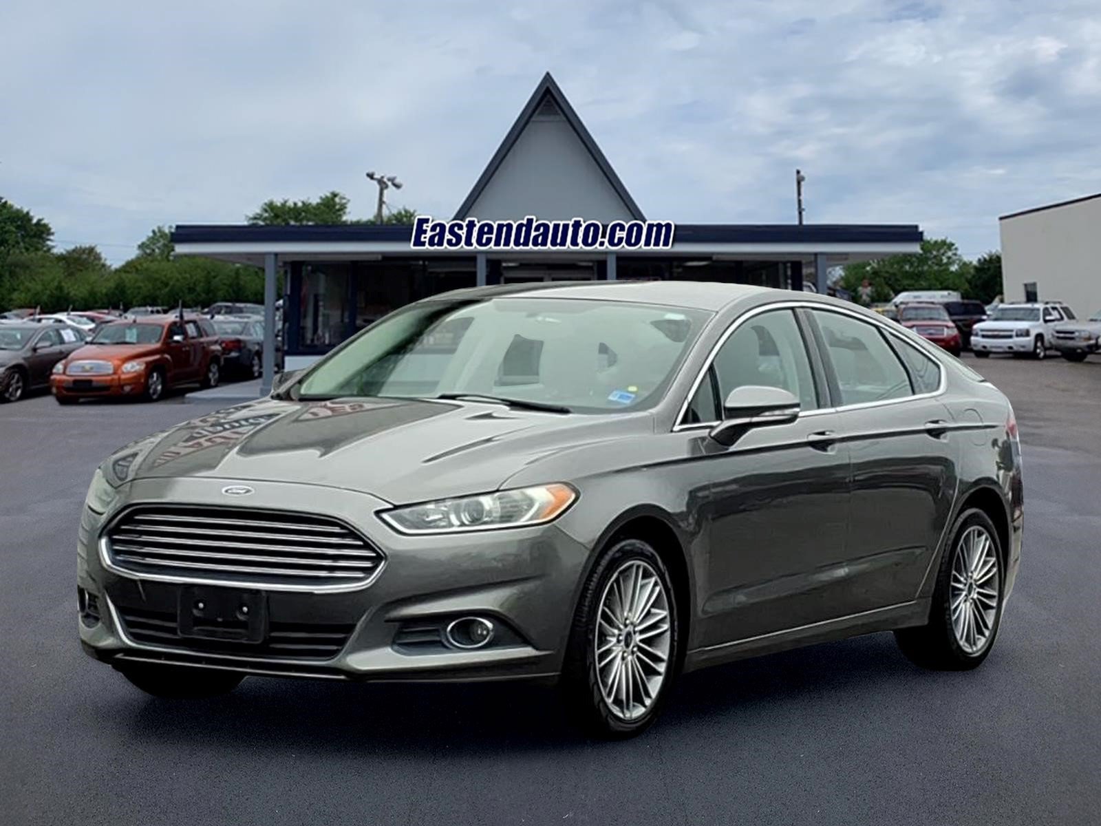 Used 2013 Ford Fusion SE FWD image 1