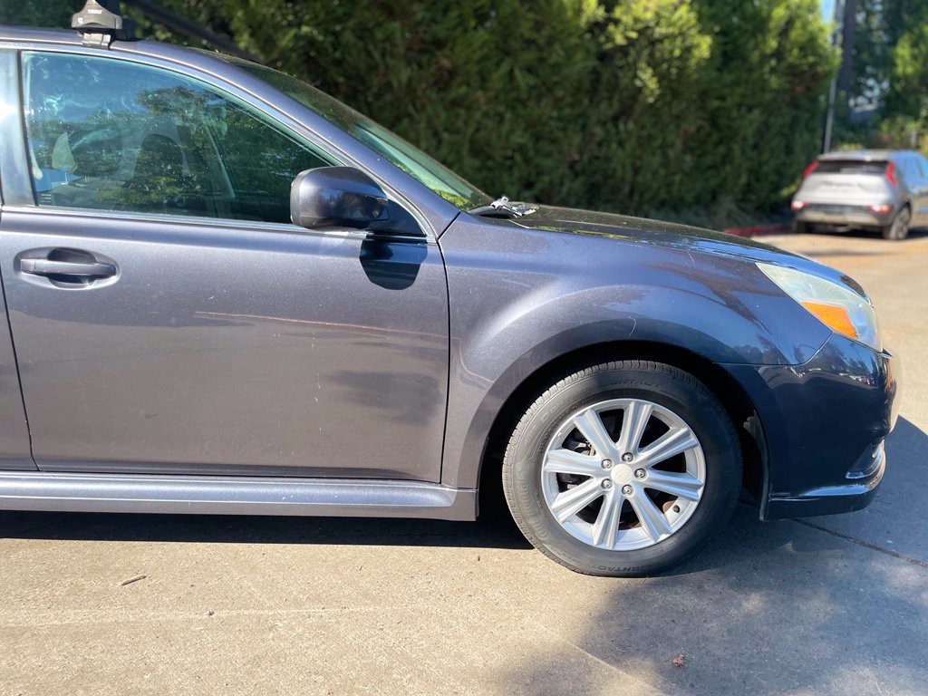 Used 2011 Subaru Legacy 2.5i Premium AWD/4WD image 2