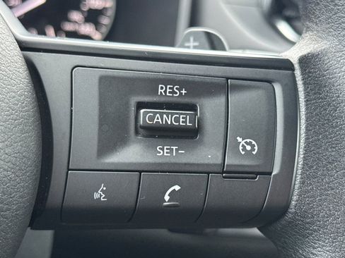 Used 2024 Nissan Rogue S image 27