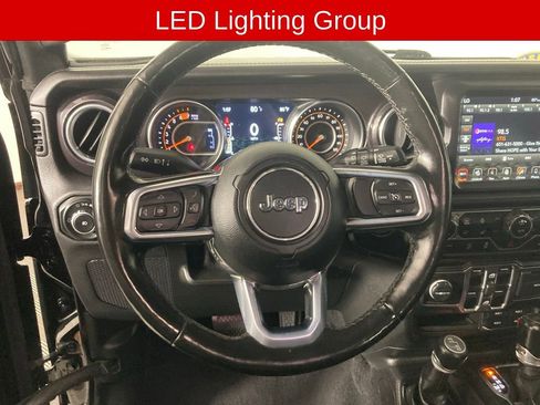 Used 2021 Jeep Wrangler Unlimited Sahara image 9