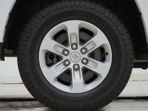 Used 2022 RAM 1500 Laramie AWD/4WD image 9