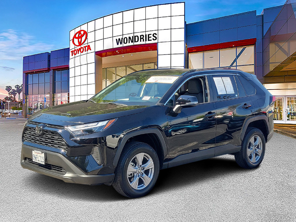 Used 2025 Toyota RAV4 XLE w/ Convenience Package FWD image 2