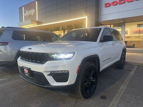 Used 2025 Jeep Grand Cherokee Limited w/ Black Appearance Package image 1