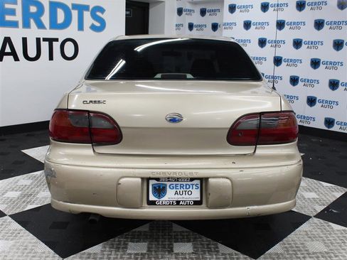 Used 2004 Chevrolet Malibu Classic FWD image 3