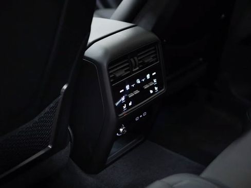 Certified 2026 Porsche Cayenne E-Hybrid Coupe AWD/4WD image 34