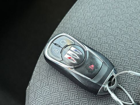 Used 2025 Buick Encore GX Preferred AWD/4WD image 21