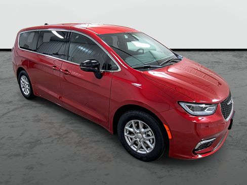 New 2026 Chrysler Pacifica Select image 5