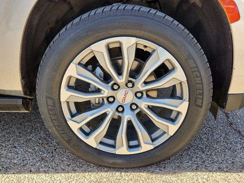 Used 2021 GMC Yukon Denali w/ Denali Premium Package image 7