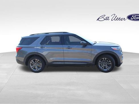Used 2021 Ford Explorer XLT w/ Equipment Group 202A RWD image 4