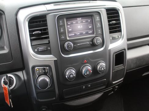 Used 2022 RAM 1500 Classic SLT image 14