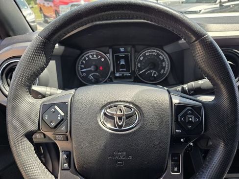 Used 2022 Toyota Tacoma TRD Off-Road w/ TRD Premium Off Road Package RWD image 25