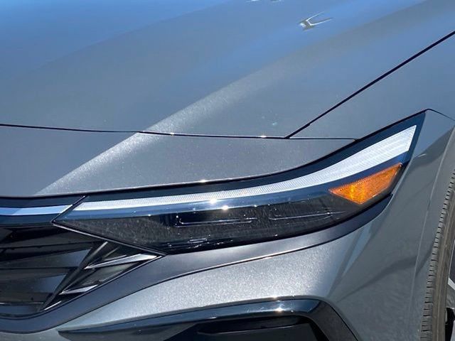 Used 2024 Hyundai Elantra SEL w/ Convenience Package FWD image 9