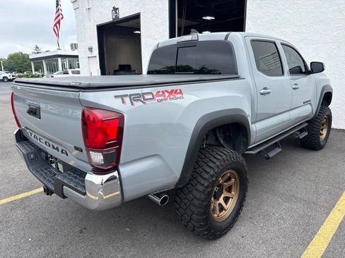 Used 2019 Toyota Tacoma TRD Off-Road AWD/4WD image 6